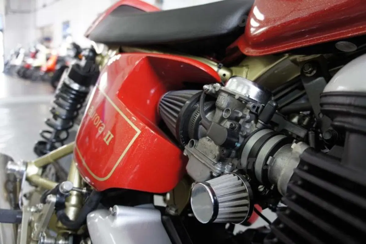 Special: Triumph Thruxton Aurora II (19)