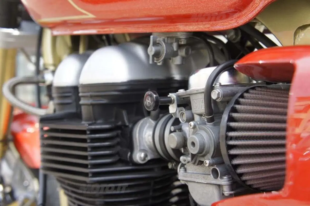Special: Triumph Thruxton Aurora II (20)