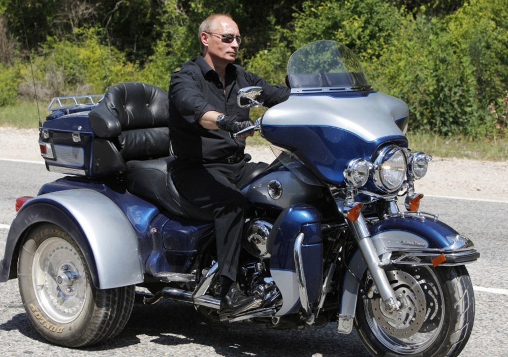 Putin al raduno in Crimea del 2015 in sella a un trike