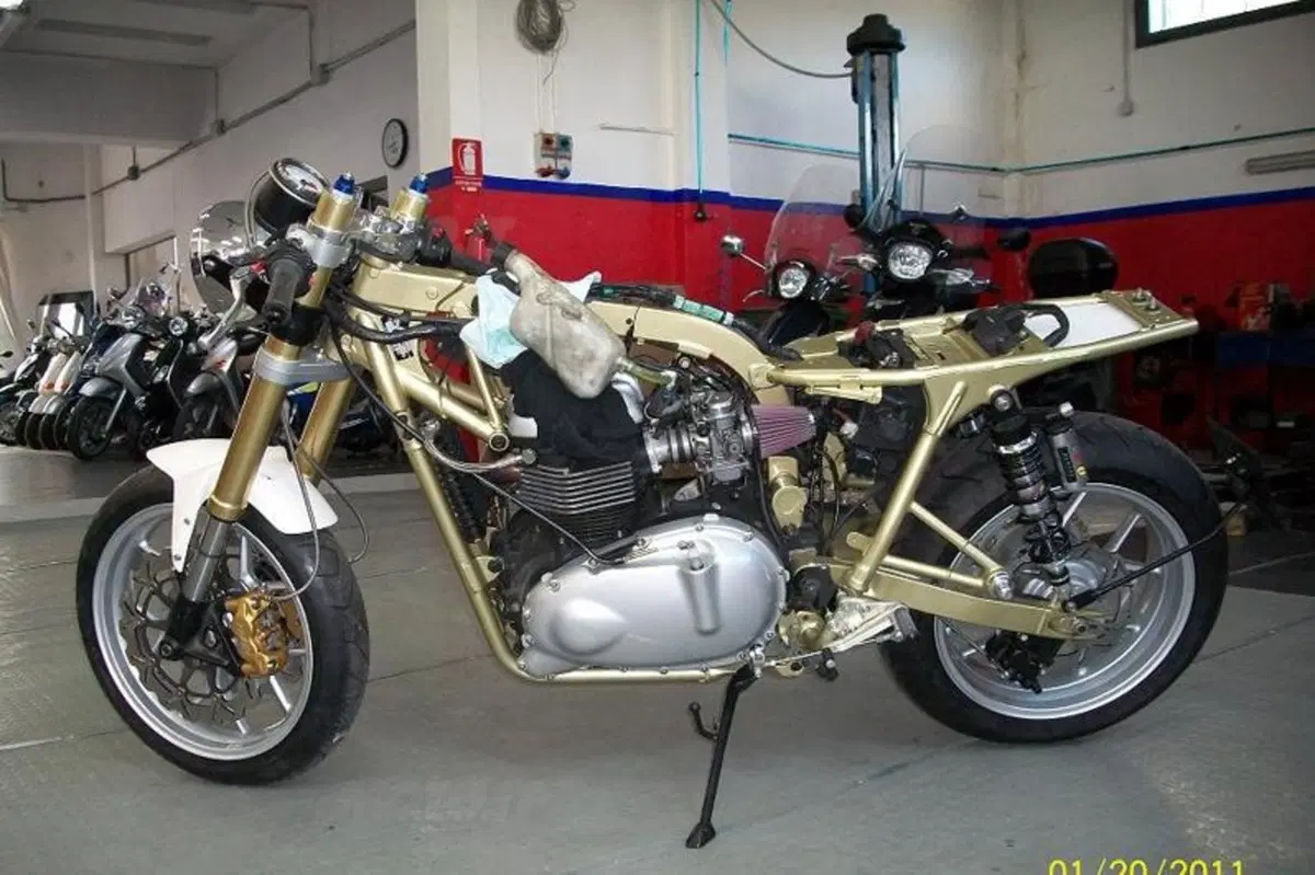 Special: Triumph Thruxton Aurora II (35)
