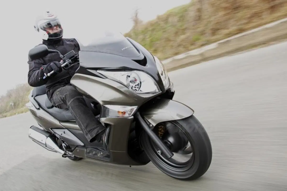 Honda SW-T600  (2)