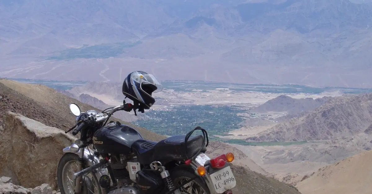 I giornalisti e le moto stanno salvando il Kashmir dall'isolamento