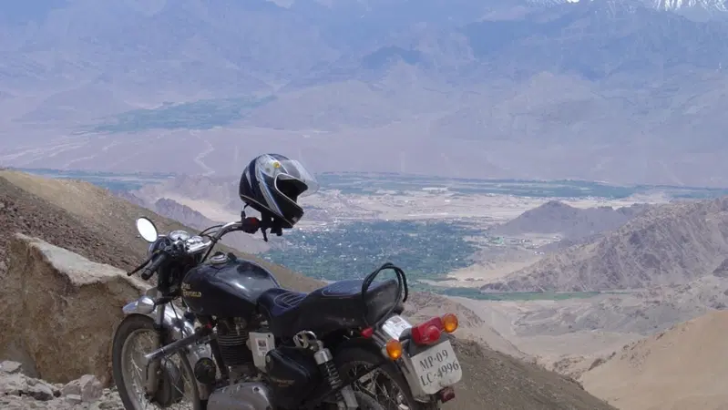 I giornalisti e le moto stanno salvando il Kashmir dall'isolamento
