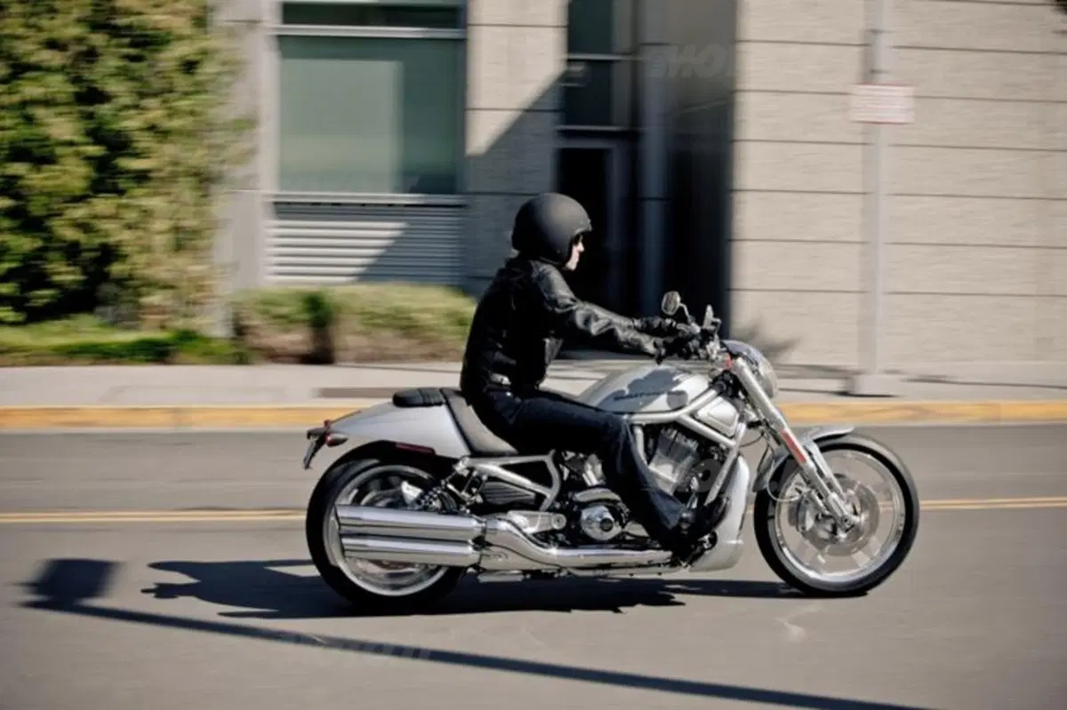 Harley-Davidson presenta i modelli 2012 (7)