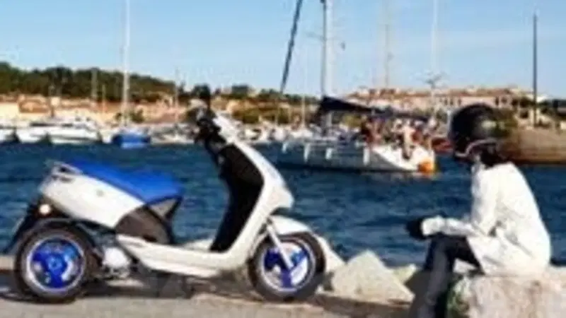 I caschi e gli accessori dell'Estate