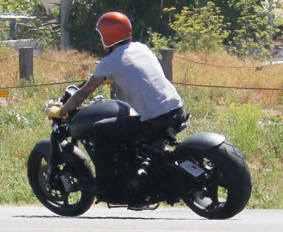 Beckham in vacanza sulla sua nuova moto (4)