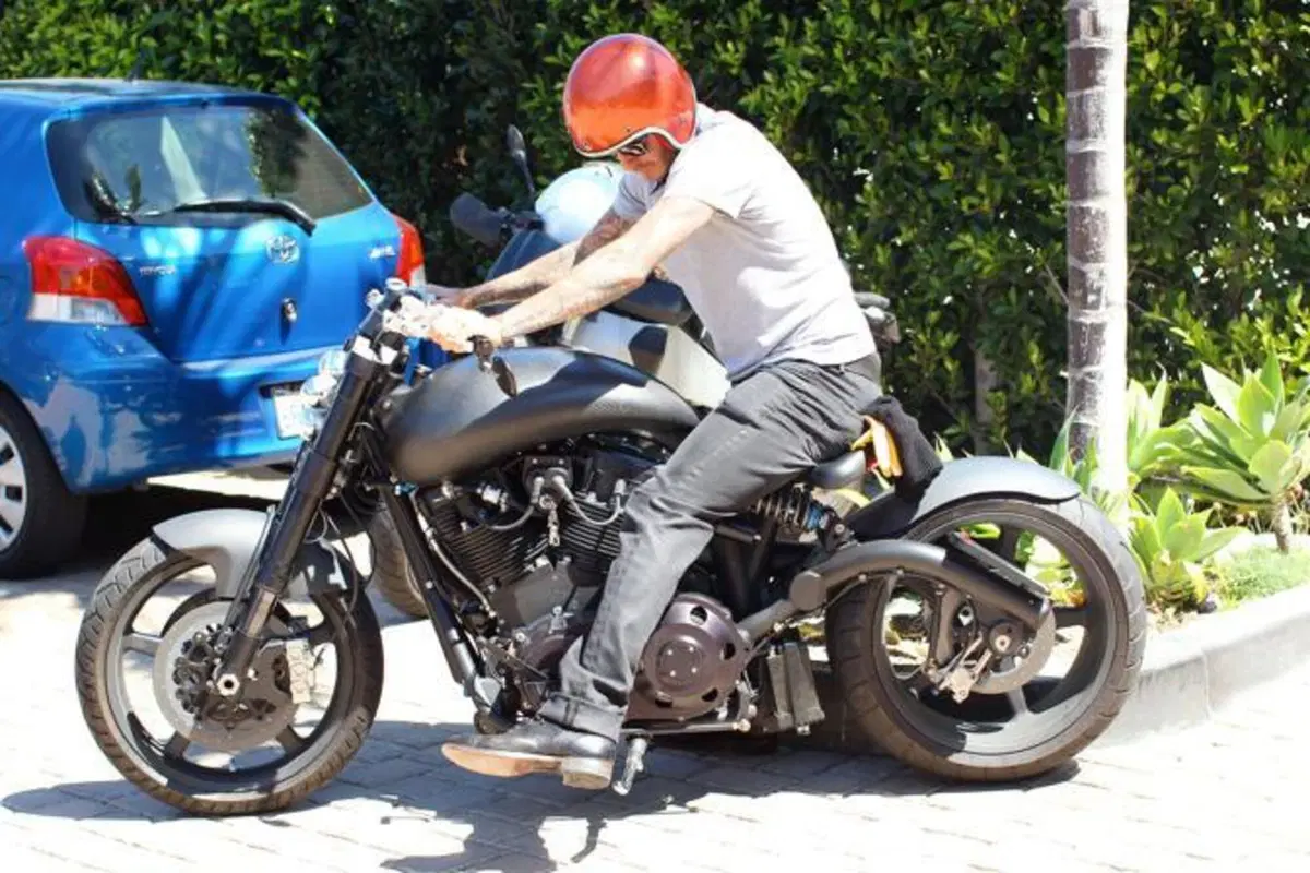 Beckham in vacanza sulla sua nuova moto (5)