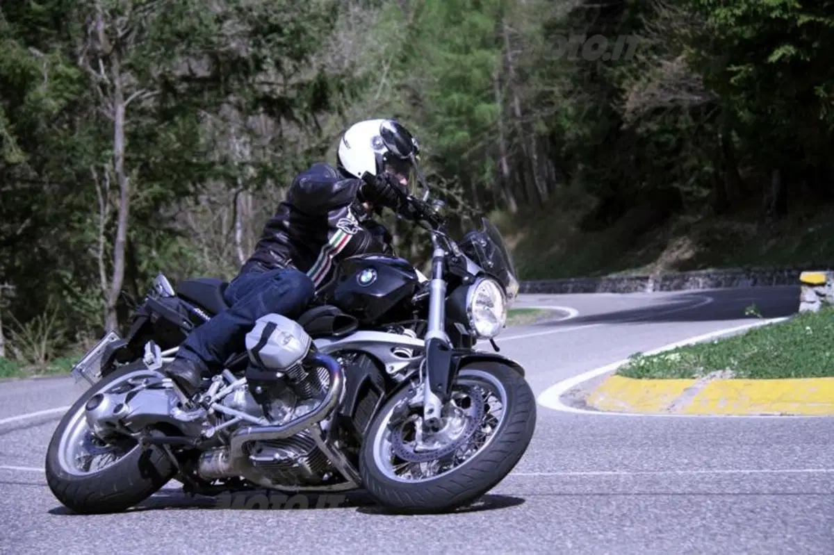 BMW R1200R   (2)