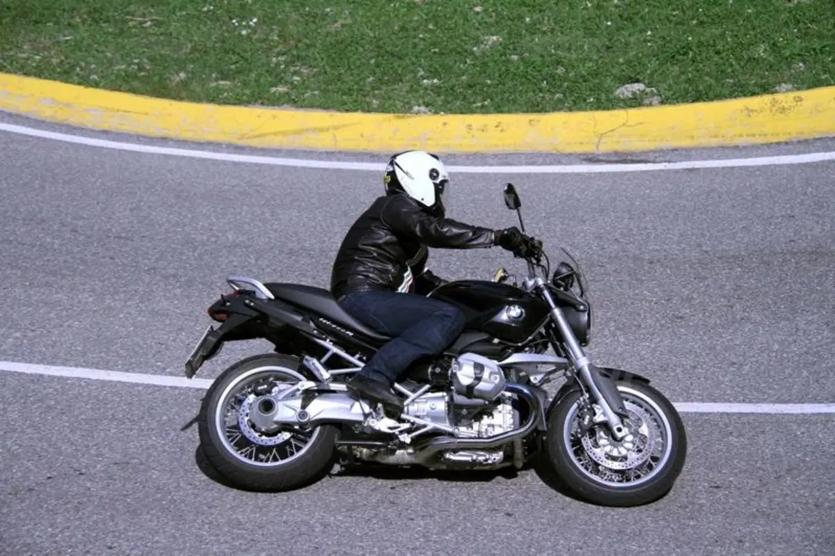 BMW R1200R   (4)