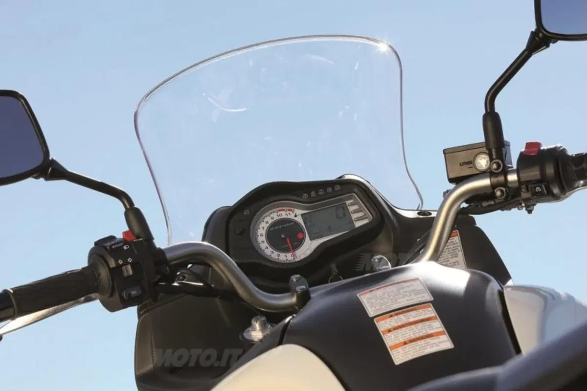 Accessori per la nuova V-Strom: Suzuki propone 4 kit (3)