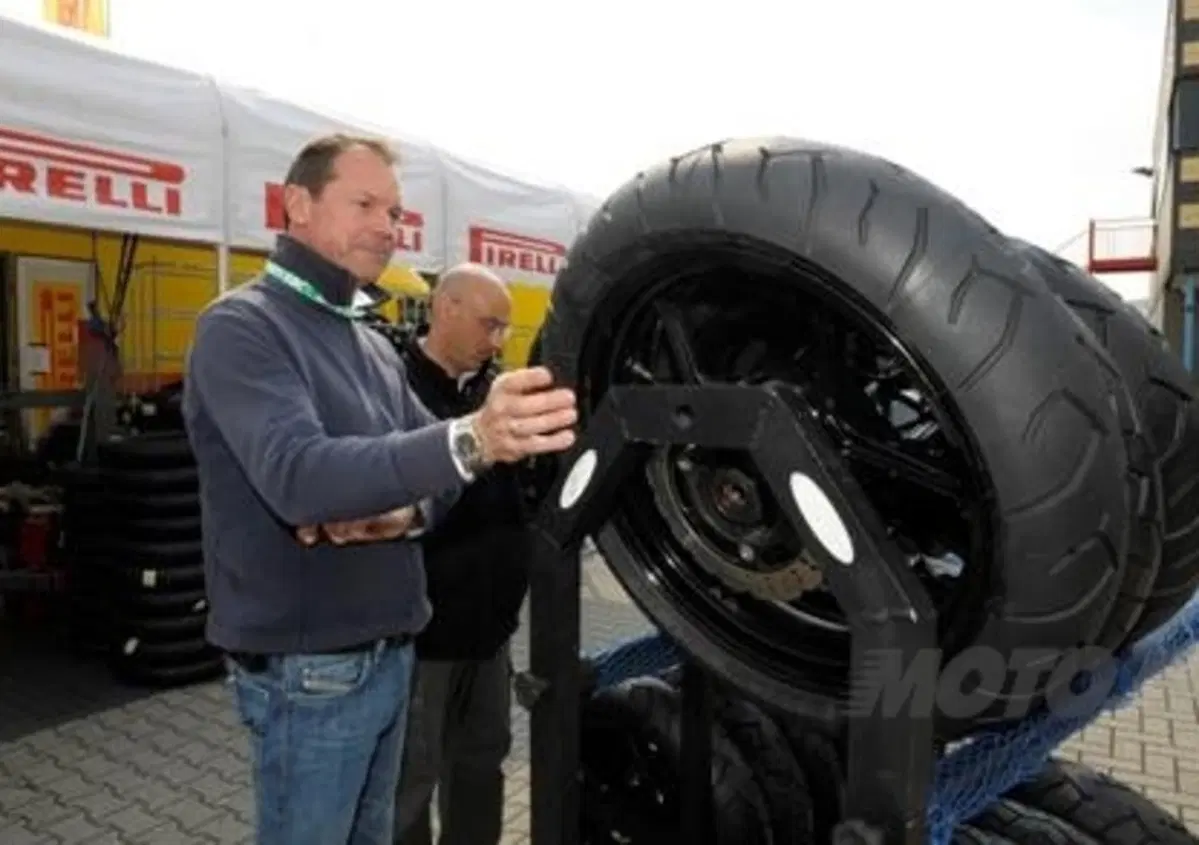 Dal 2013 Pirelli pi&ugrave; vicina alla serie in SBK con il Diablo da 17"