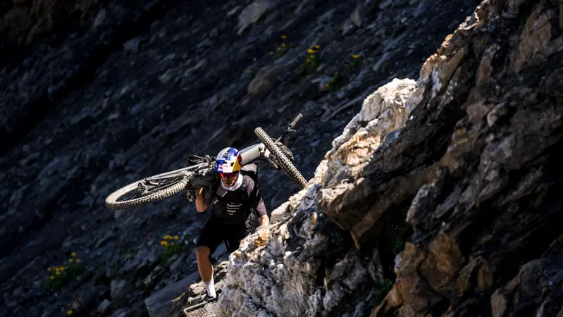 Fontana e-Vlog: "Tour du Mont Blanc con le EMTB. Gara extraterrestre!"