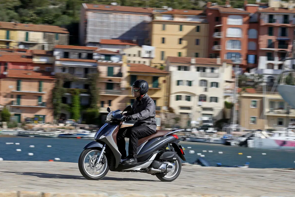 Piaggio Medley 125 e 150 (5)