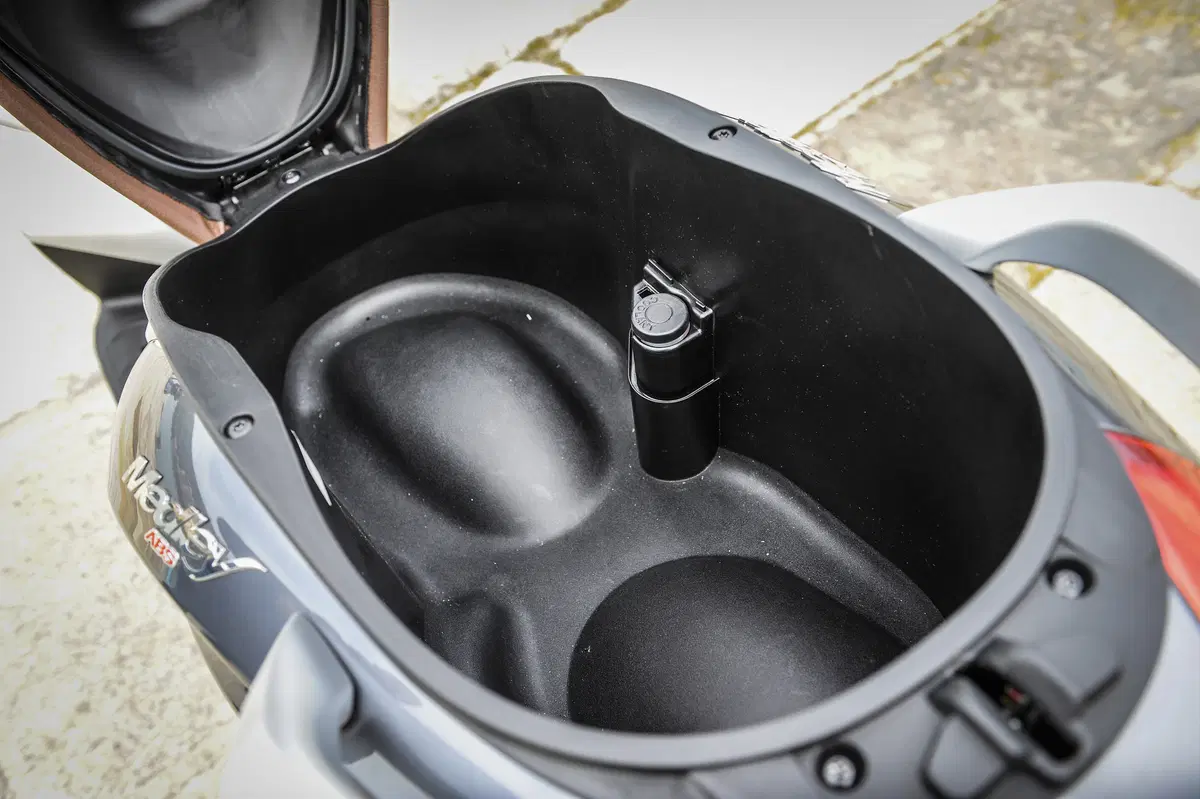 Piaggio Medley 125 e 150 (15)