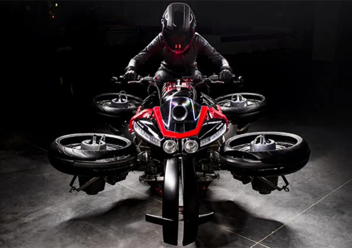 Riecco il trend delle "moto volanti", tra fantascienza e realt&agrave;