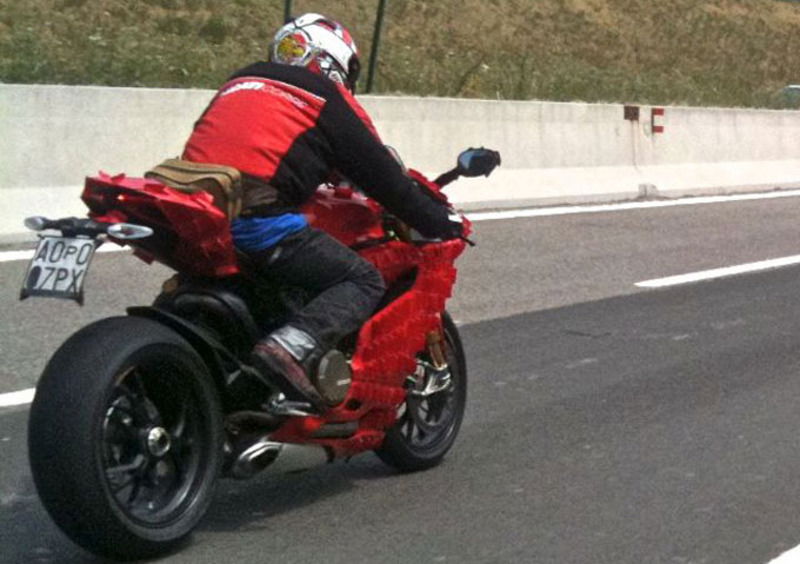 Foto spia della Ducati Extreme 1199