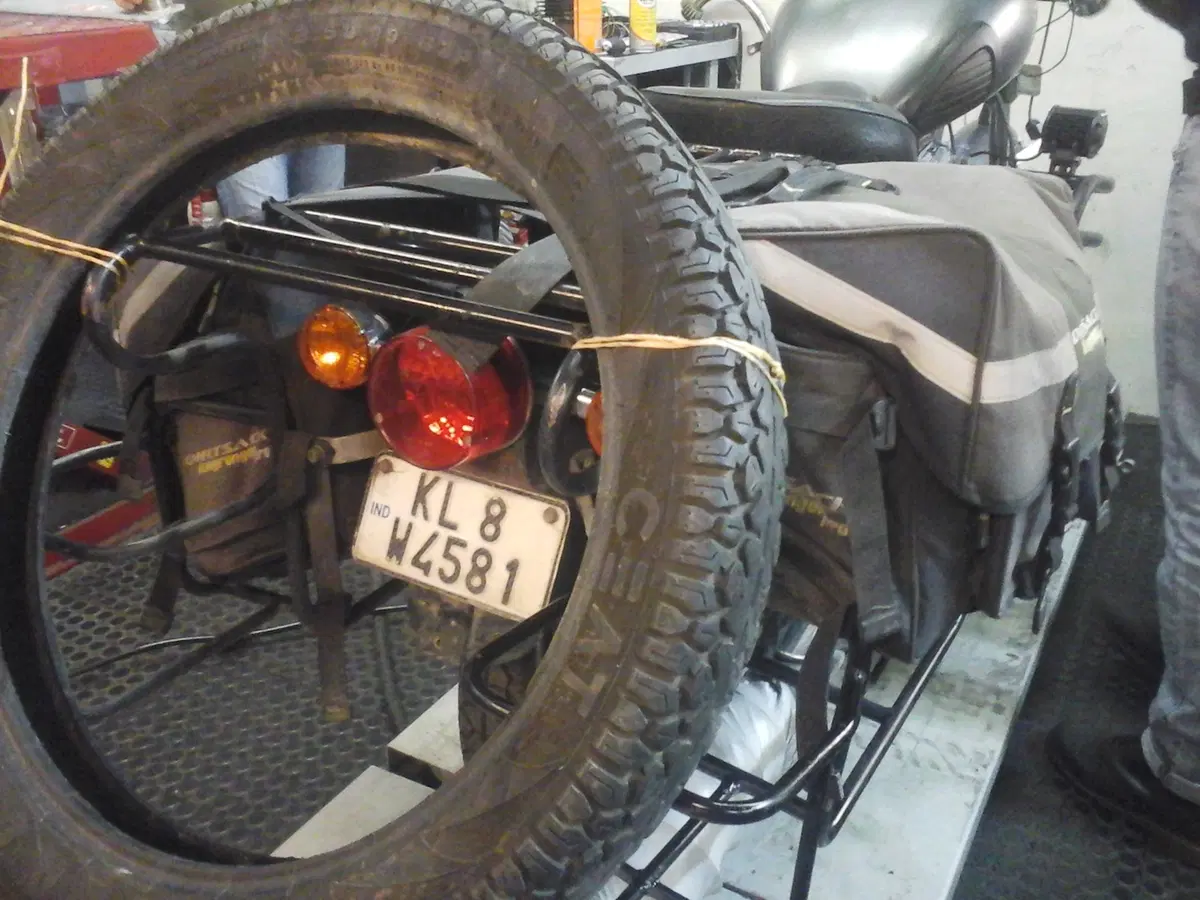 Atul, il giramondo su Royal Enfield (5)