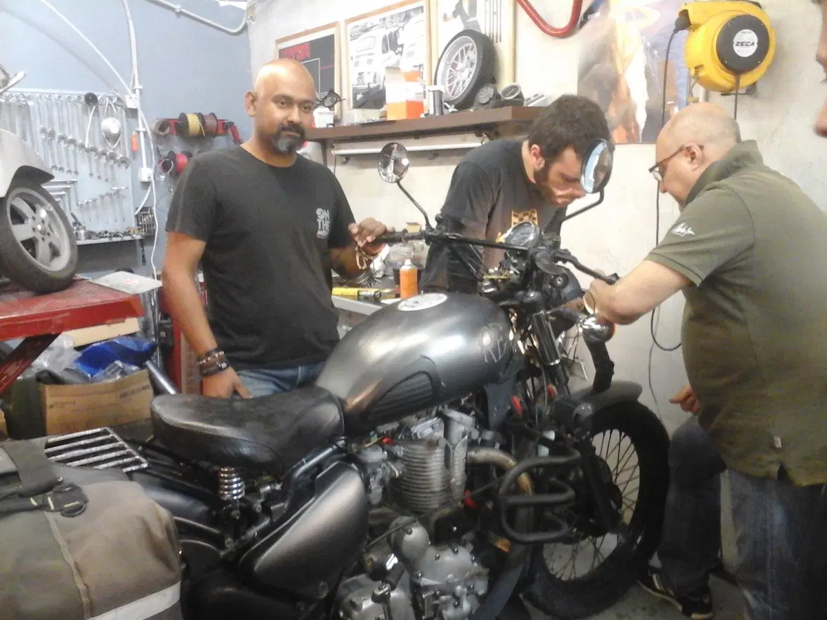 Atul, il giramondo su Royal Enfield (8)
