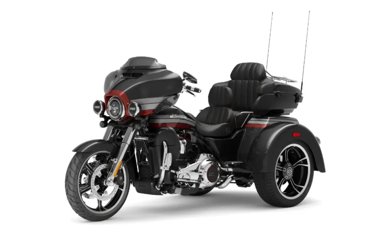 Harley-Davidson CVO - Custom Vehicle Operations 117 CVO Tri Glide Ultra (2020) - FLHTCUTGSE_AF (6)