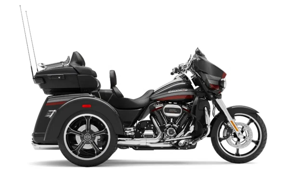 Harley-Davidson CVO - Custom Vehicle Operations 117 CVO Tri Glide Ultra (2020) - FLHTCUTGSE_AF (2)