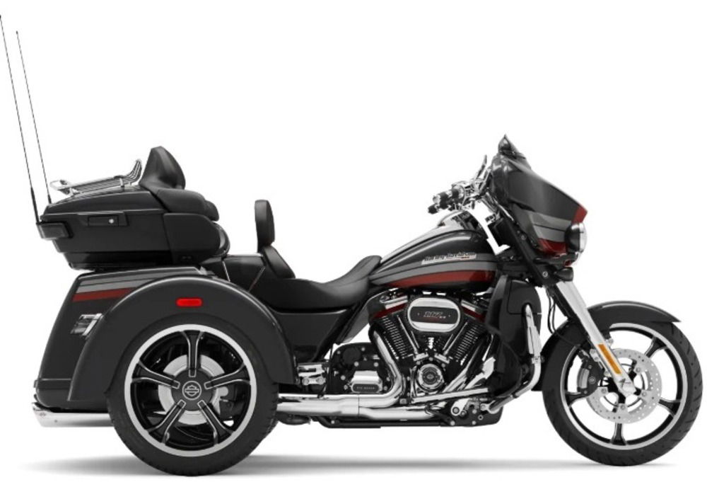 Harley-Davidson 117 CVO Tri Glide Ultra (2020) - FLHTCUTGSE_AF (2)