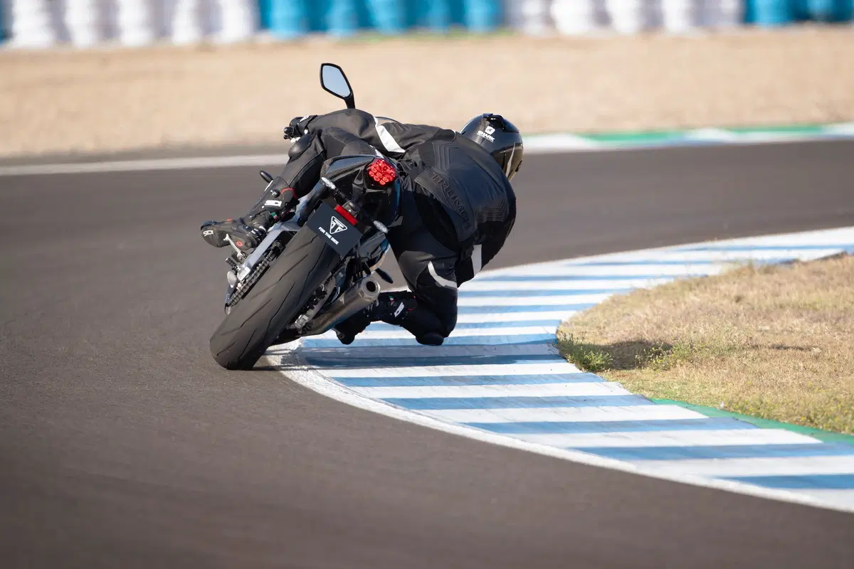 Nuova Triumph Daytona Moto2 765: tutti i dati! (12)