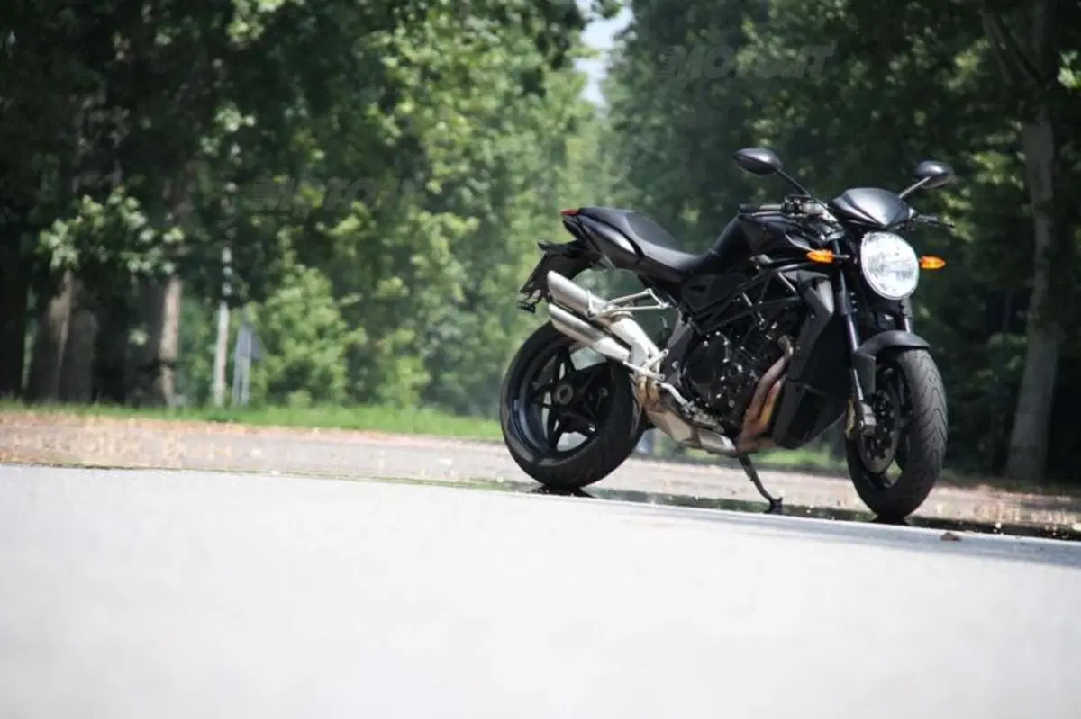 MV Agusta Brutale 920   (2)