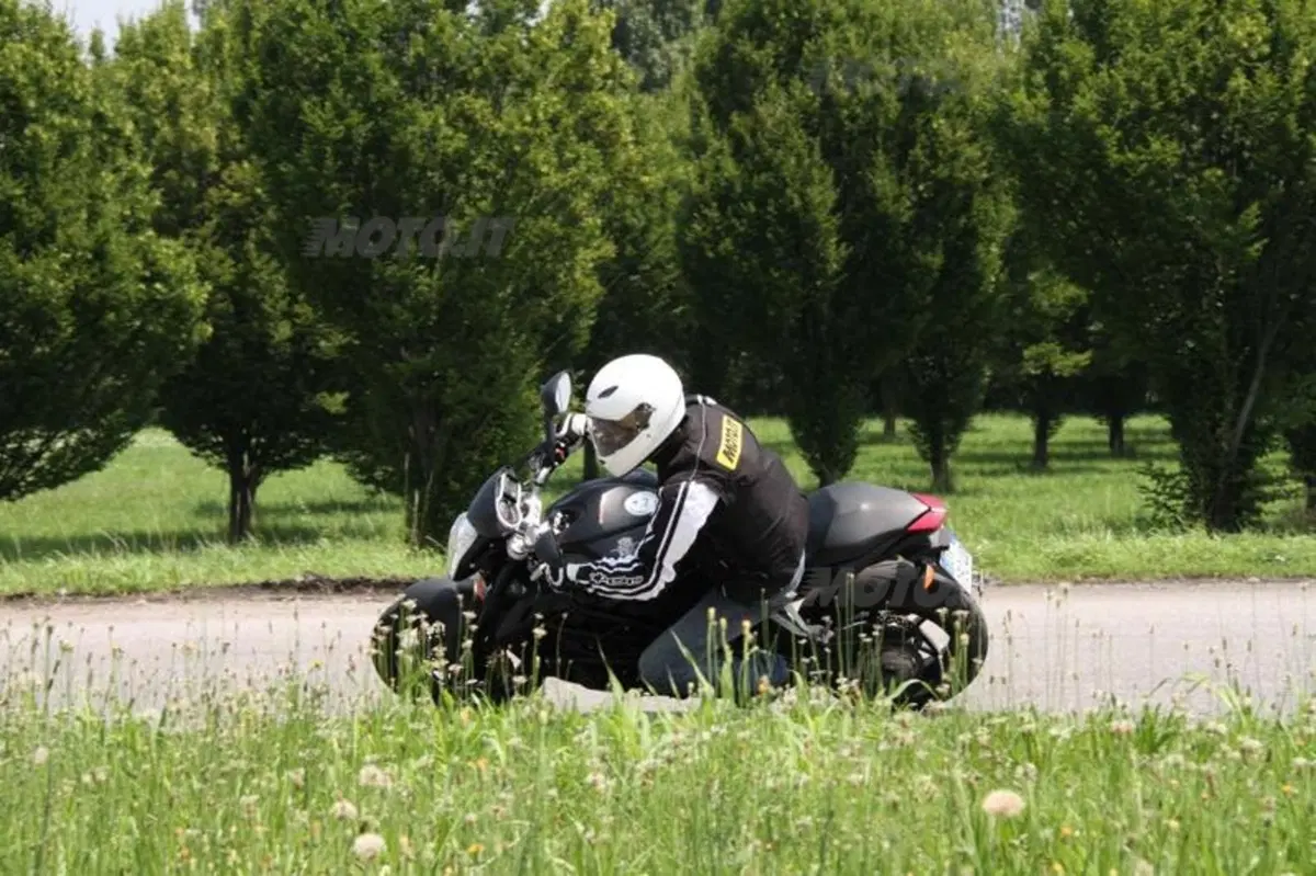 MV Agusta Brutale 920   (44)