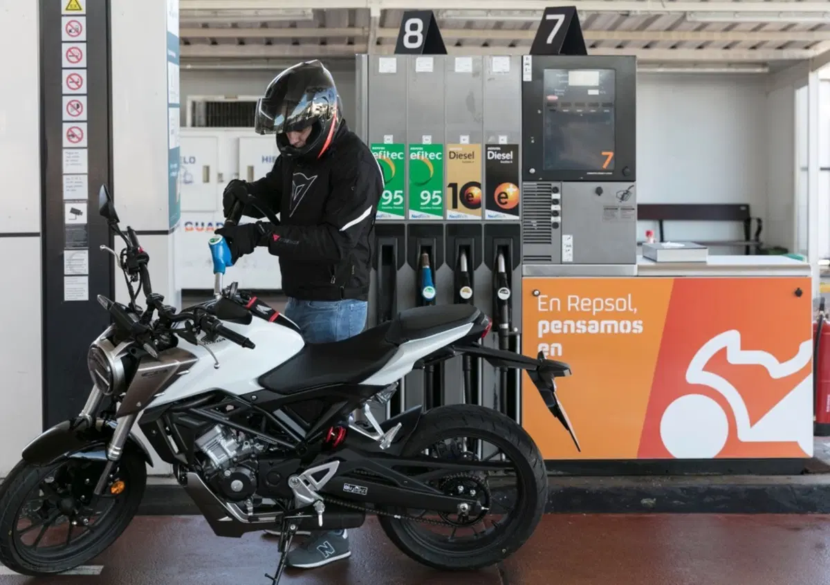 Aree di servizio dedicate ai motociclisti? L'esperimento (che ci convince) di Repsol