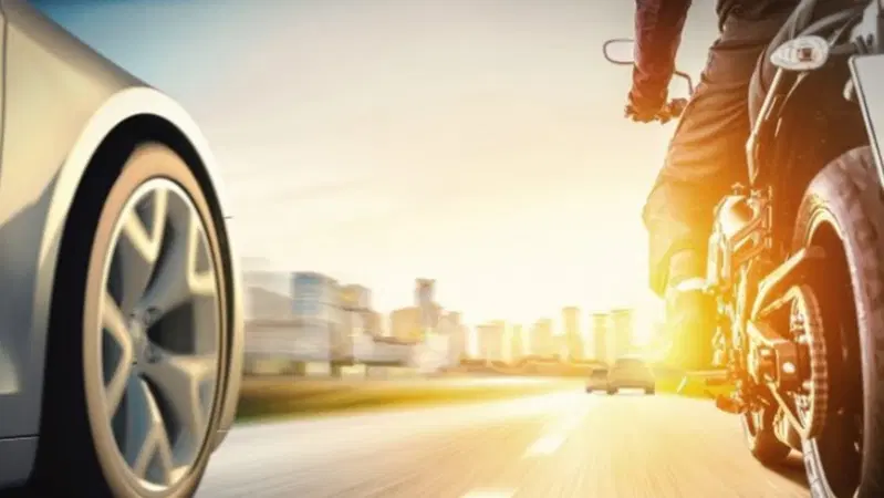 L'auto a guida autonoma, le moto e le loro relazioni sempre pi&ugrave; pericolose 