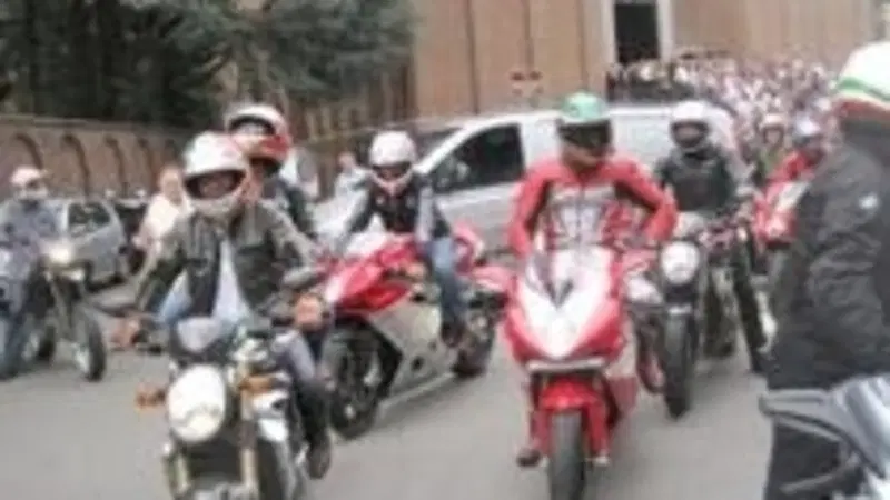 L'ultimo saluto dei motociclisti a Claudio Castiglioni