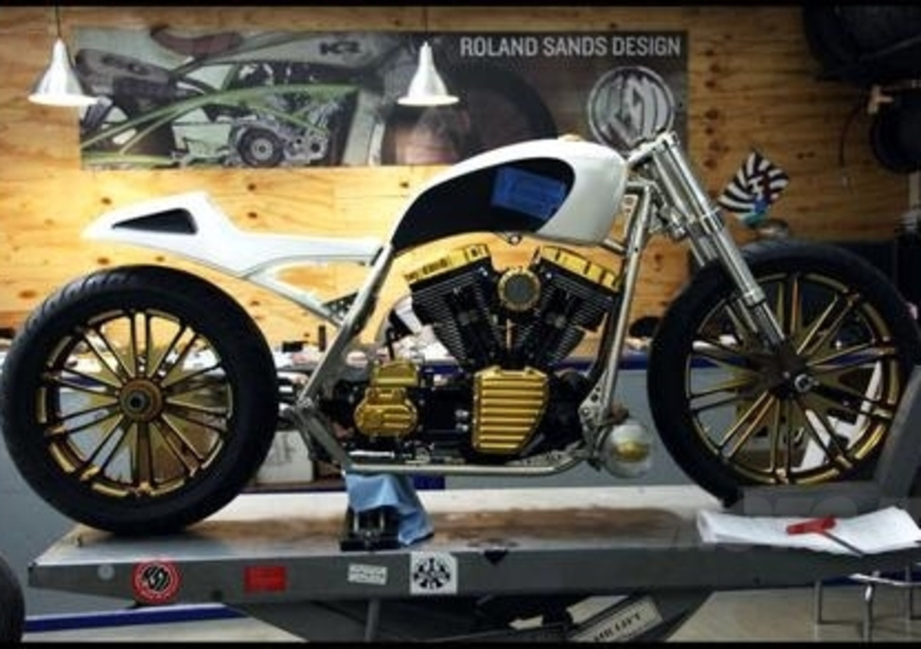 In consegna la moto di Mickey Rourke disegnata da Roland Sands