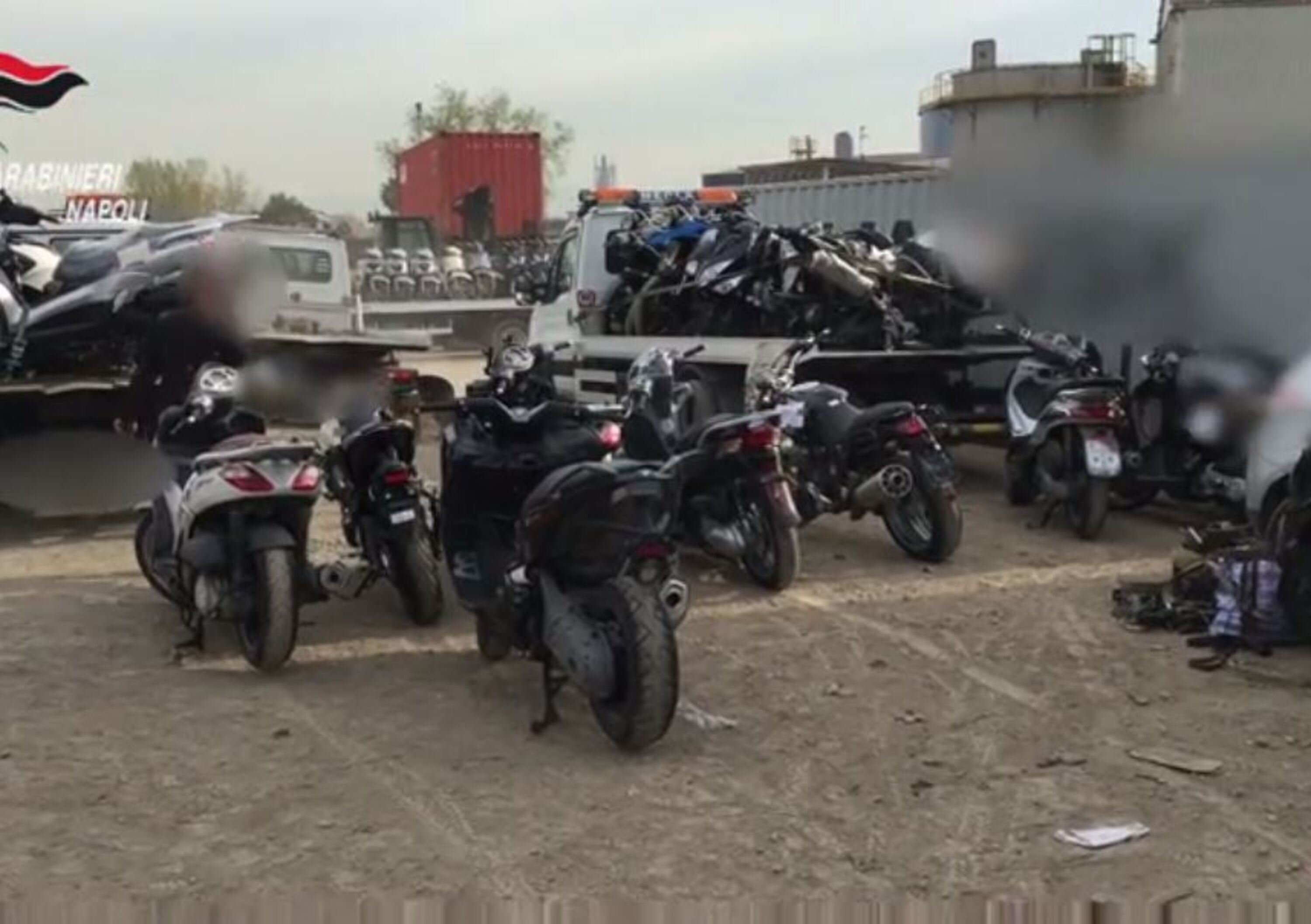 Napoli, i Carabinieri trovano 8 container di moto rubate