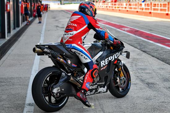 Bradl parte sulla moto laboratorio