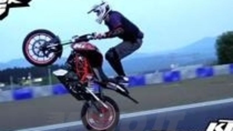 Stuntriding con la KTM 125 Duke 