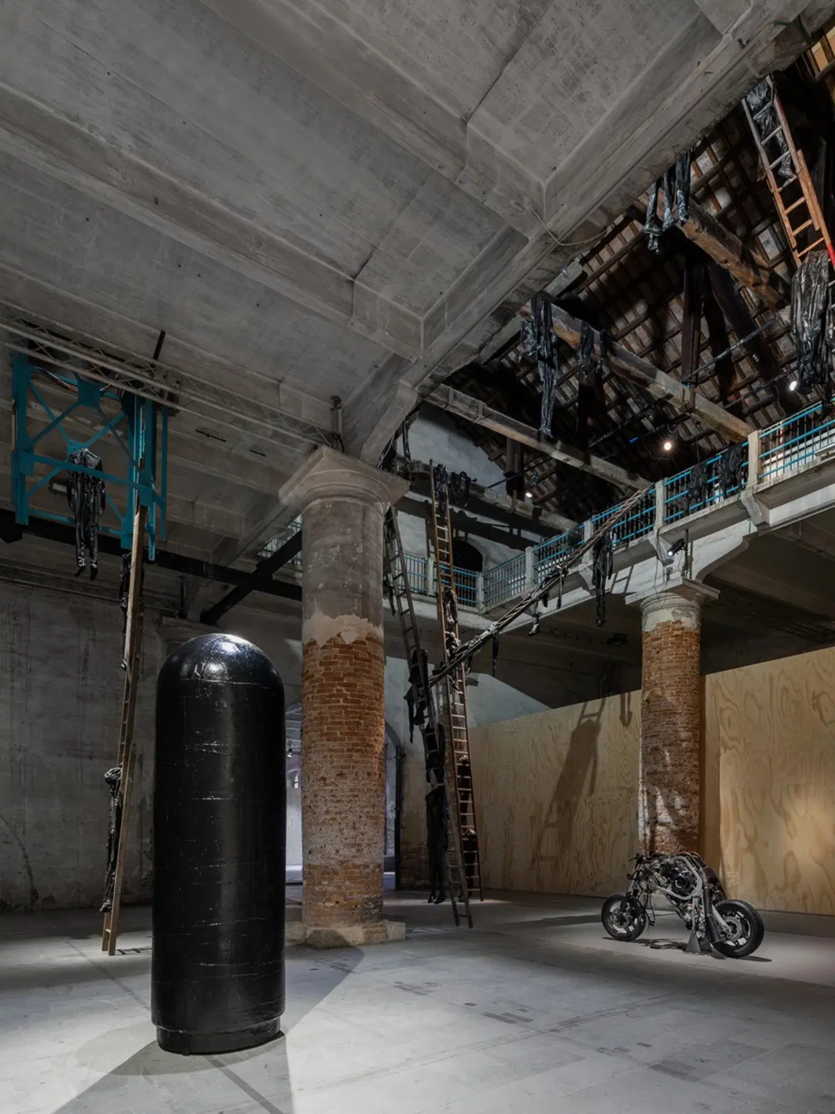 Biennale di Venezia: Alexandra Bircken, l'artista che trasforma le moto in sculture (11)