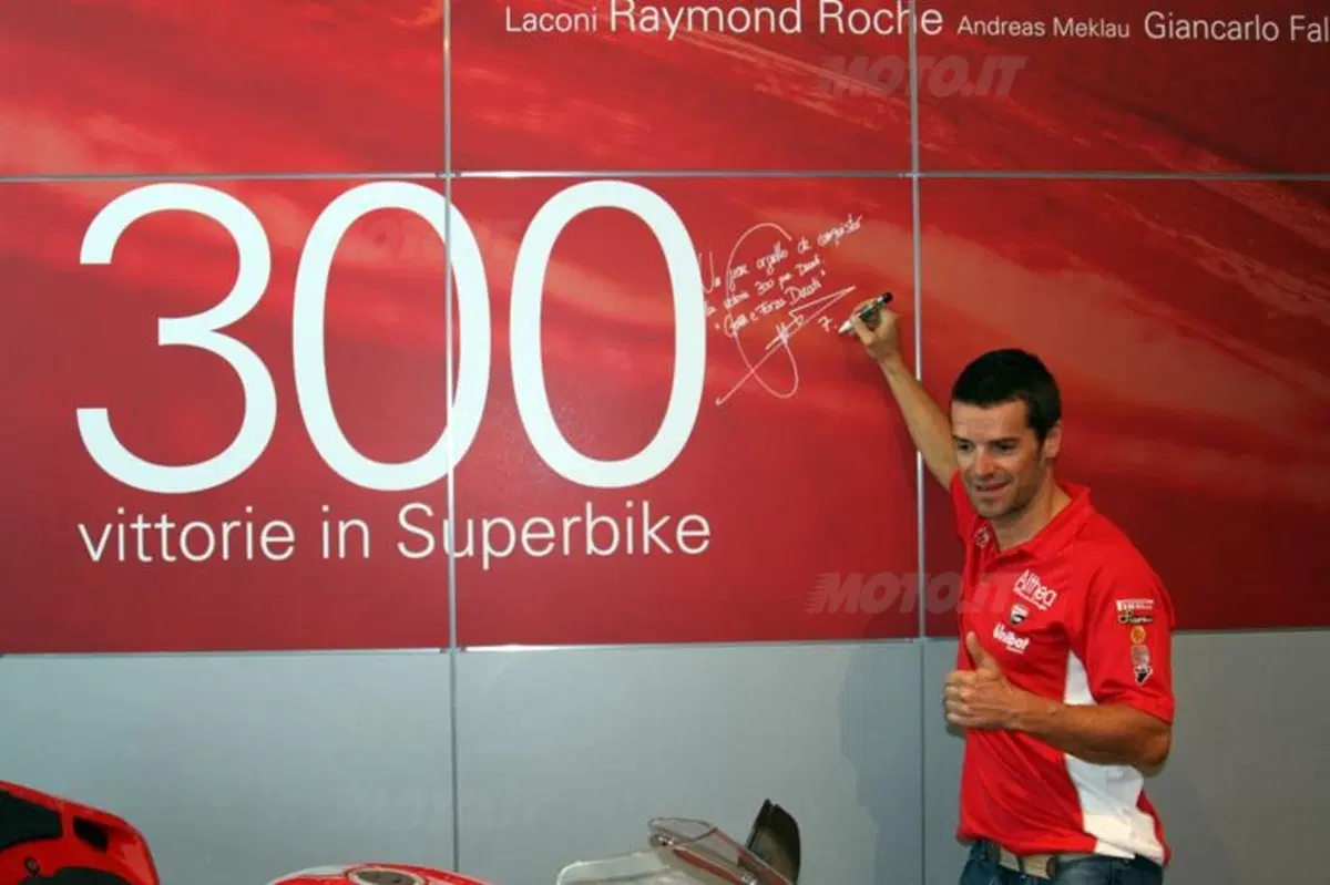 La Ducati festeggia con Carlos Checa la 300ma vittoria in Superbike (3)
