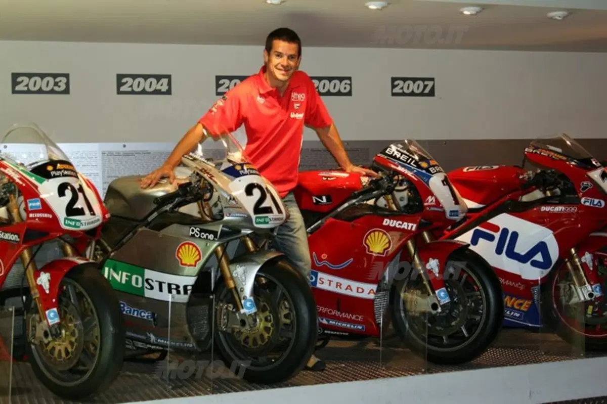 La Ducati festeggia con Carlos Checa la 300ma vittoria in Superbike (4)