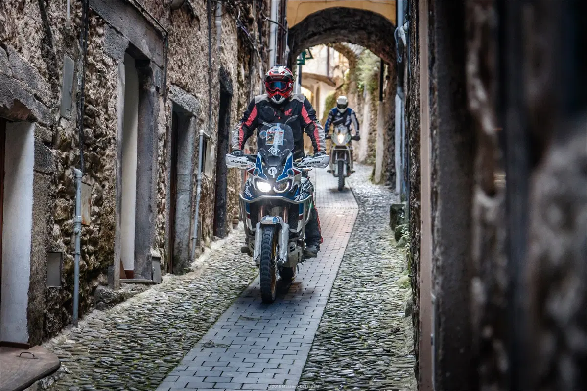 Hardalpitour 2019: 450 appassionati di enduro stradali da Sanremo a Sestriere! (29)