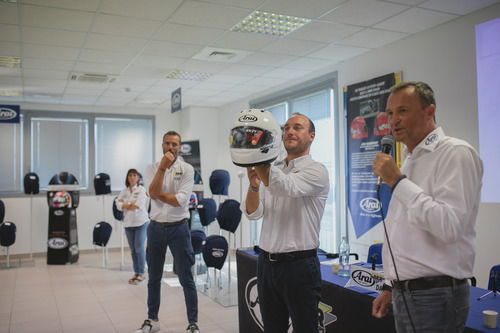 Grande successo a Modena per l'Arai Day con Rea (5)