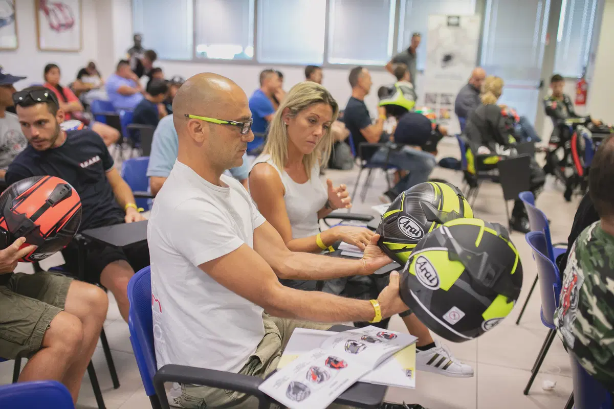 Grande successo a Modena per l'Arai Day con Rea (12)