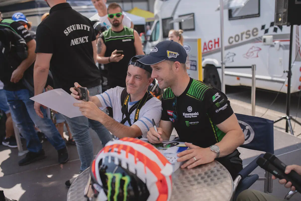 Grande successo a Modena per l'Arai Day con Rea (15)