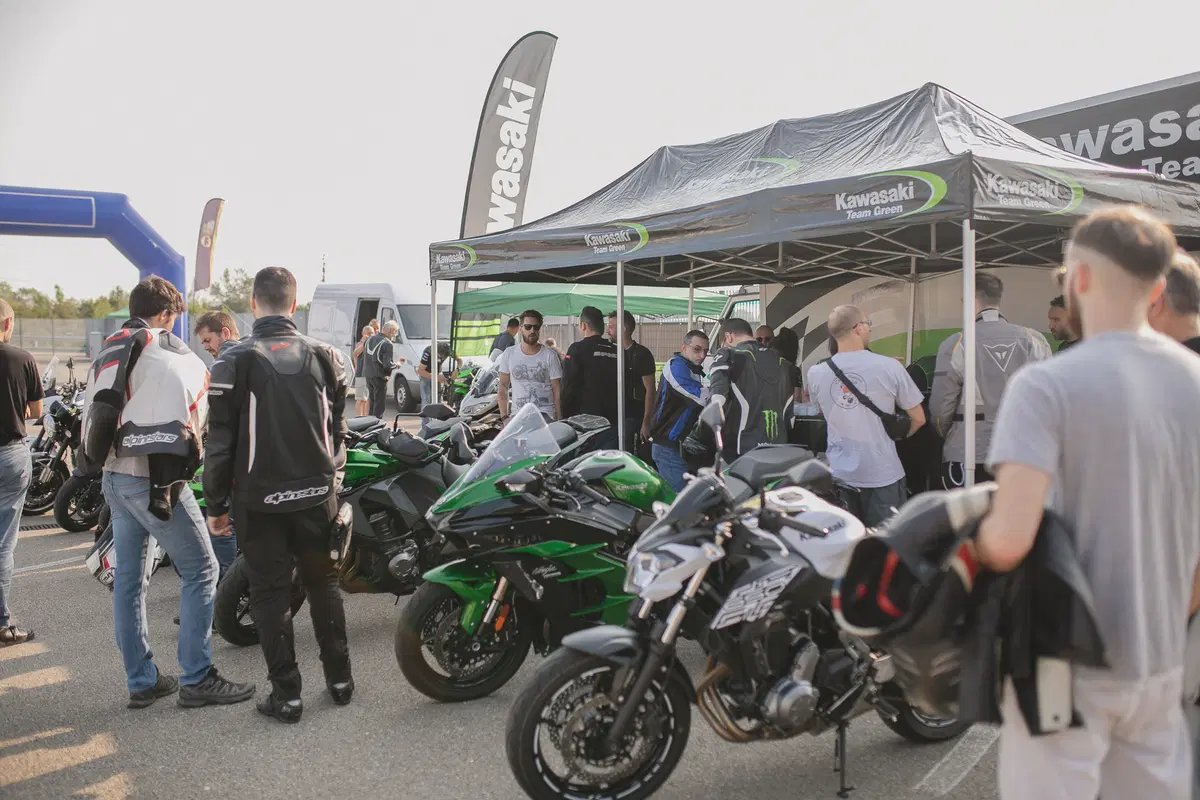 Grande successo a Modena per l'Arai Day con Rea (17)