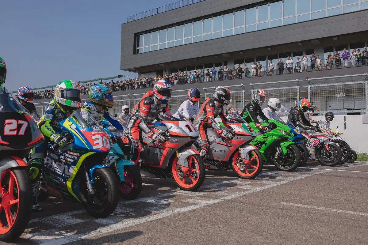 Grande successo a Modena per l'Arai Day con Rea (20)