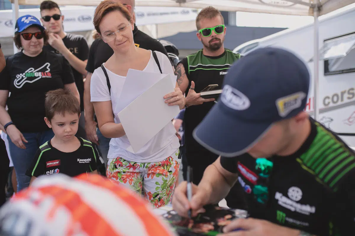 Grande successo a Modena per l'Arai Day con Rea (21)