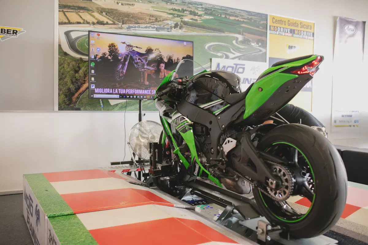 Grande successo a Modena per l'Arai Day con Rea (22)