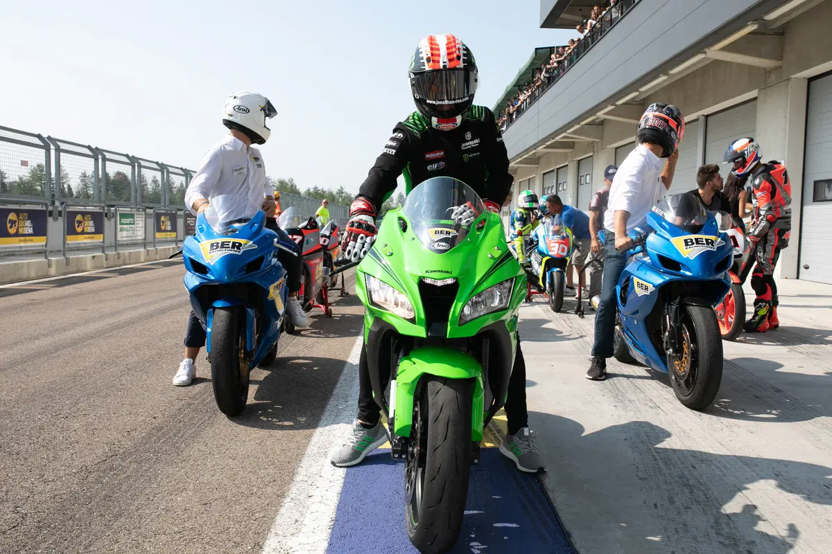 Grande successo a Modena per l'Arai Day con Rea (30)