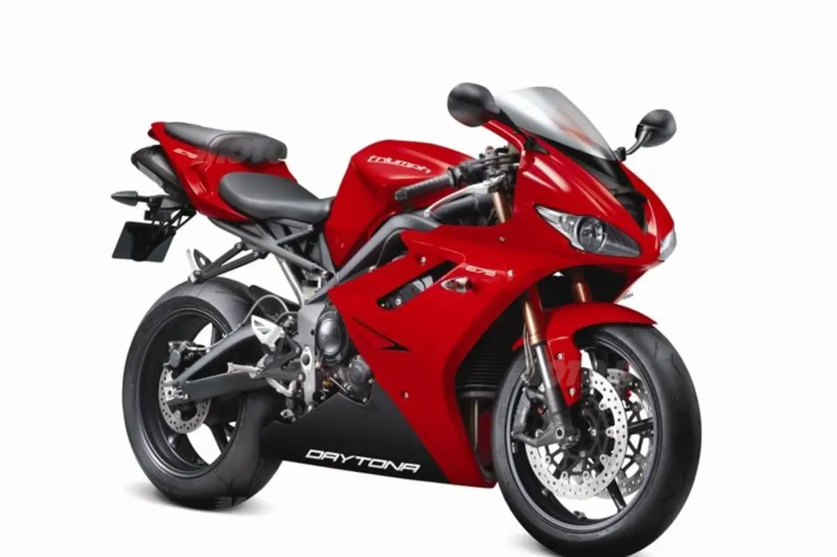 Triumph presenta la Daytona 675 2012