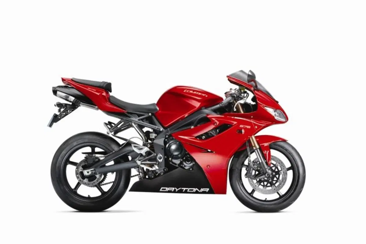 Triumph presenta la Daytona 675 2012 (2)