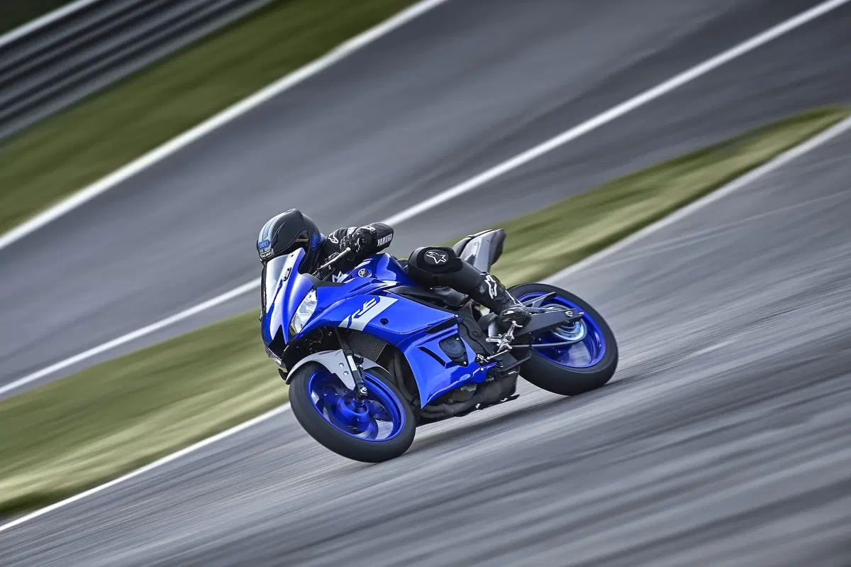 Yamaha YZF-R3 2020 (2)